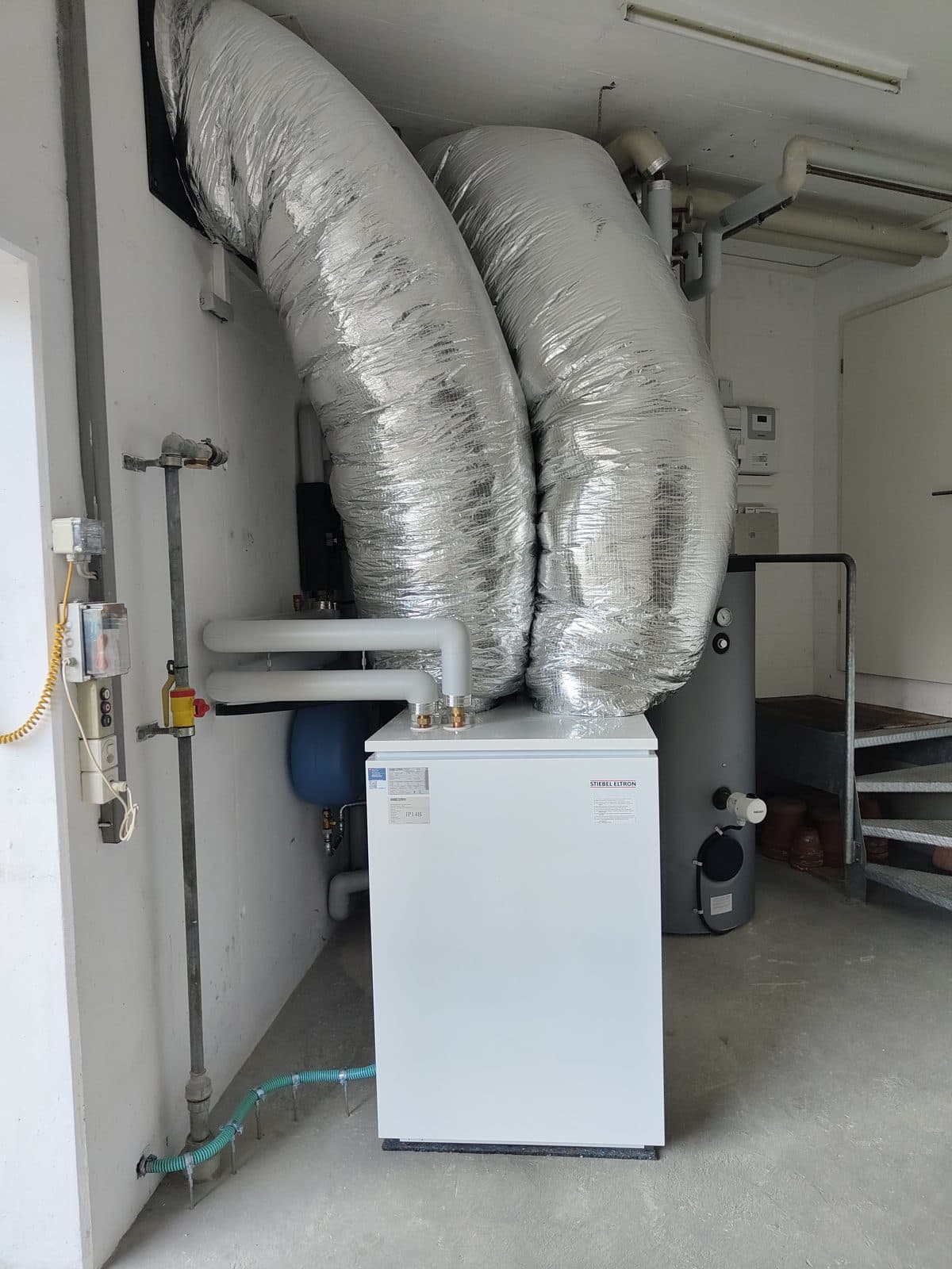 Pompe à chaleur intérieure avec gaines d'air isolées à Liestal, Bâle-Campagne