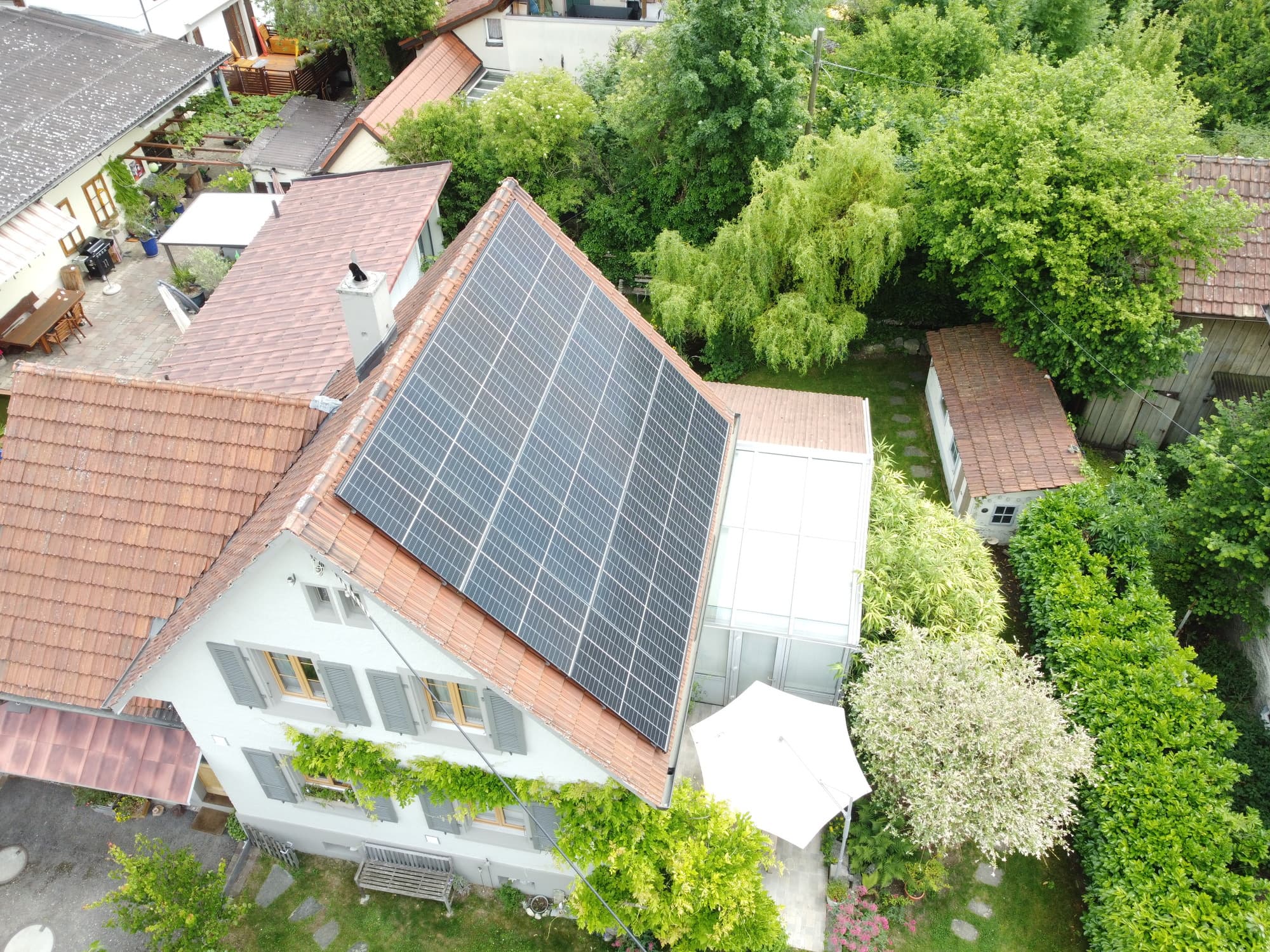 Installation photovoltaïque avec batterie à Pratteln, canton de Bâle-Campagne